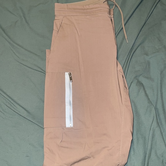 Nike Relaxed Pants - Picture 4 of 7